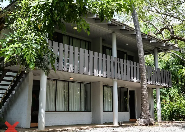 Base Airlie Beach ResortHostel