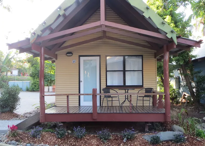 Airlie Beach Magnums - Adults OnlyHostel